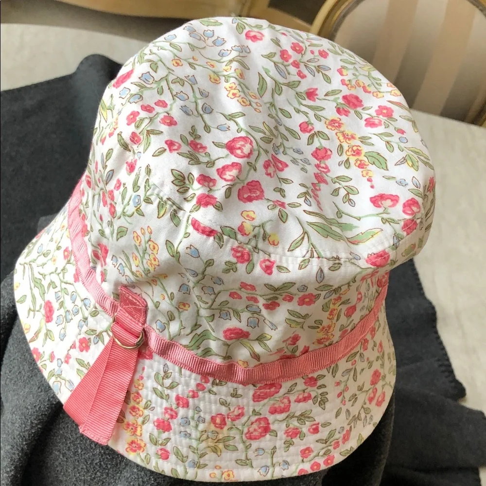 OshKosh B'Gosh Girls 100% Cotton Bucket Hat White + Flowers Size L-XL (5Yrs Up)